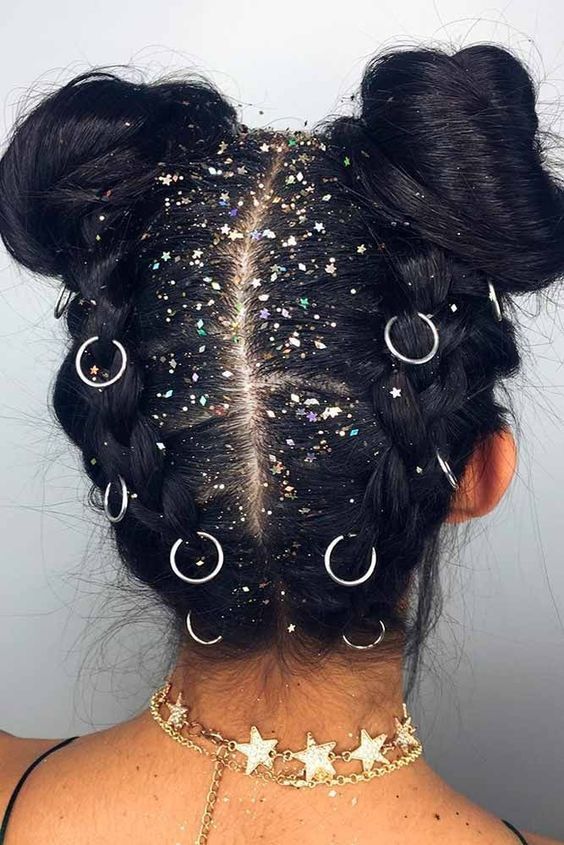 Ideje za svjetlucanje kose u svemirskim punđama i prstenovima za kosu