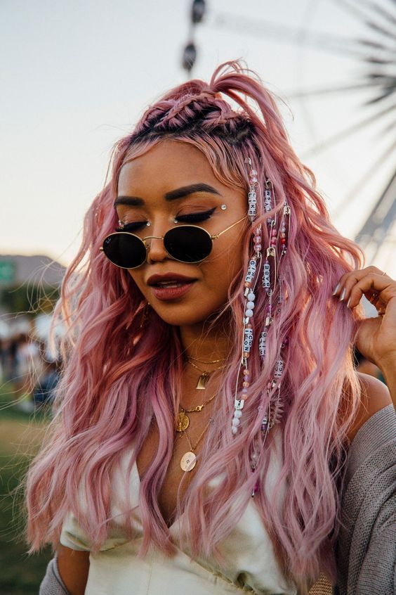 Pink festivalske ideje za kosu