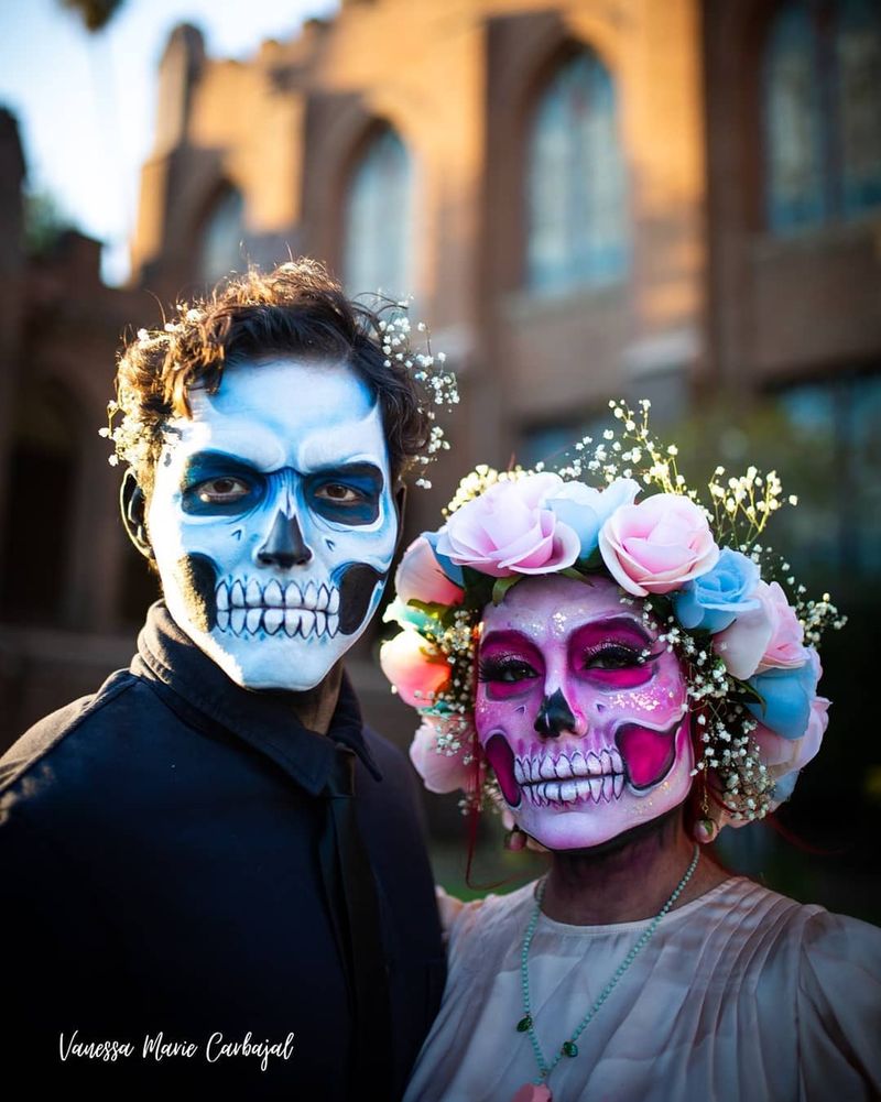 Les couples de crânes en sucre recherchent des idées de maquillage pour le jour des morts