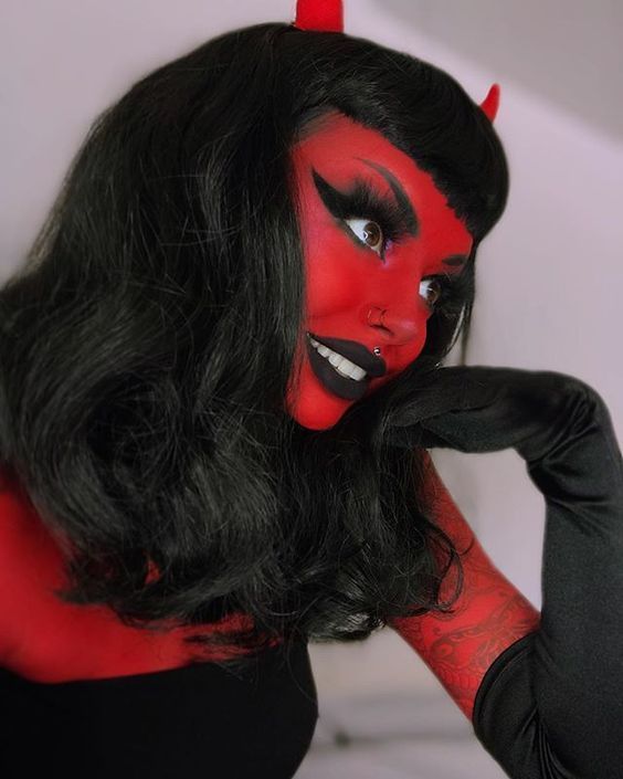 ماكياج الشيطان الأحمر هالوين ، أفكار ماكياج الشيطان