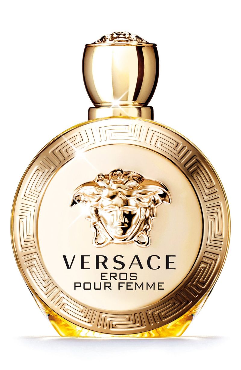 Najboljši parfumi Versace: parfumska voda Eros Pour Femme v zlati steklenici, ki jo navdihuje grška mitologija