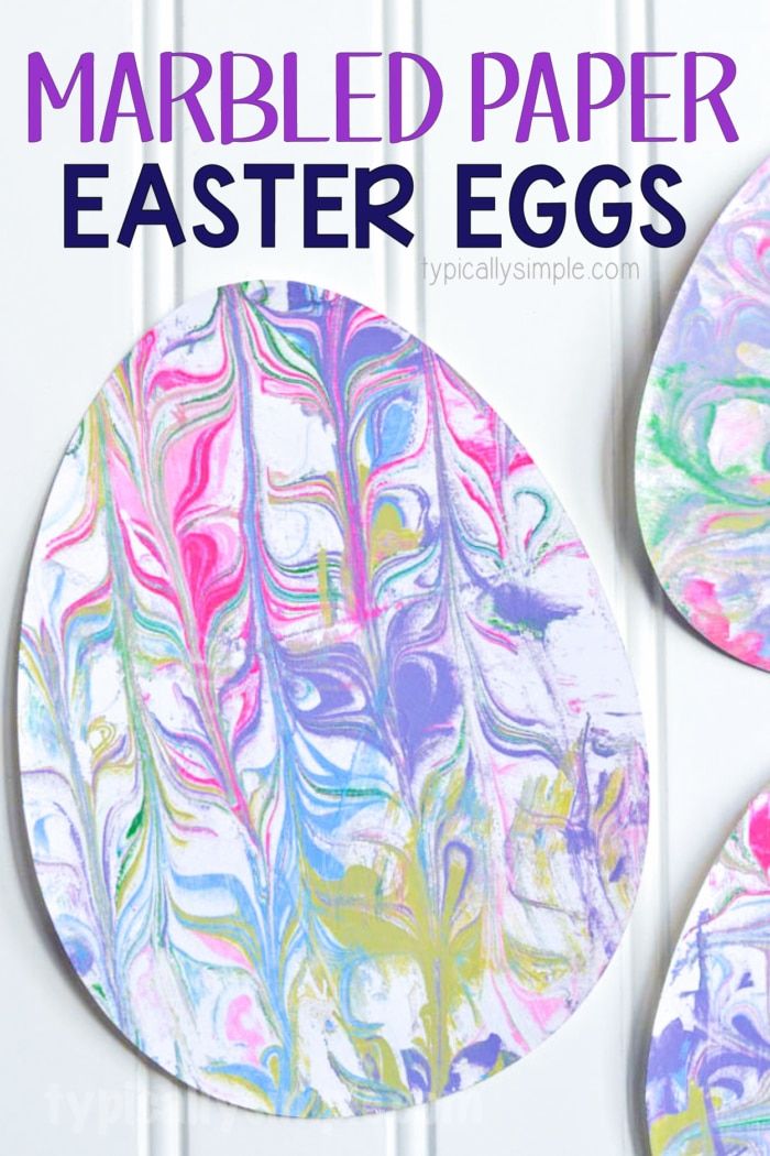 Artisanat printanier facile pour les enfants : Oeufs de Pâques en papier marbré à la crème à raser