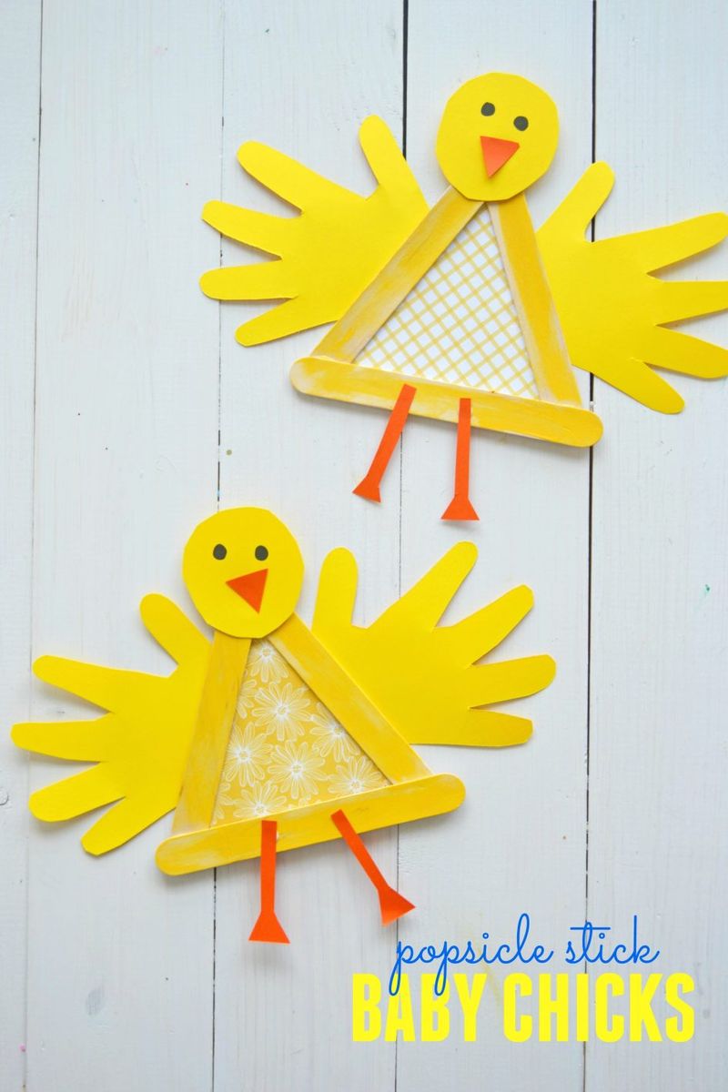 Artisanat printanier facile pour les enfants : Popsicle Stick Chicks