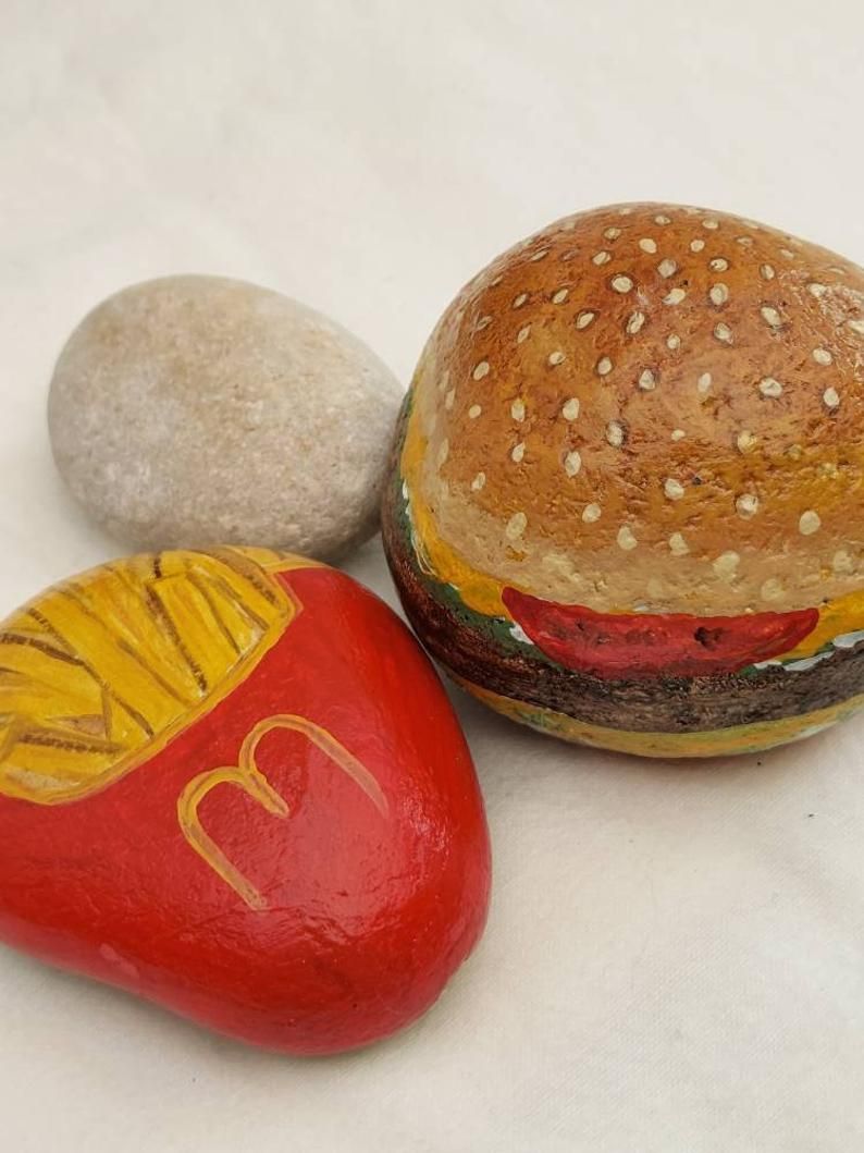 Burger et frites roches peintes drôles