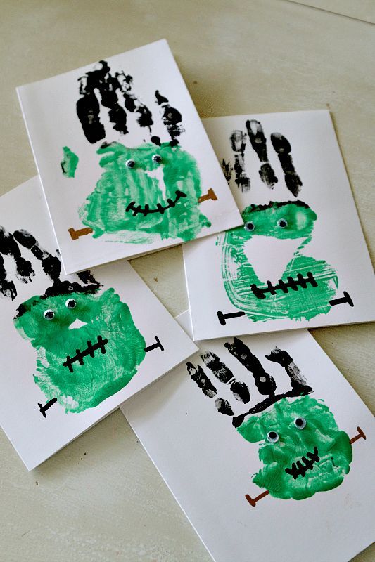 Jednostavni zanati za djecu za Noć vještica: Frankensteinovi otisci ruku