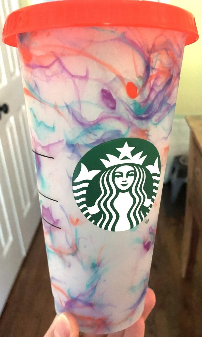 Starbucks šalica prilagođena šarenom tintom