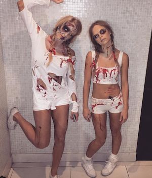 Vruća zombi mumija na fakultetu za kostime za Noć vještica