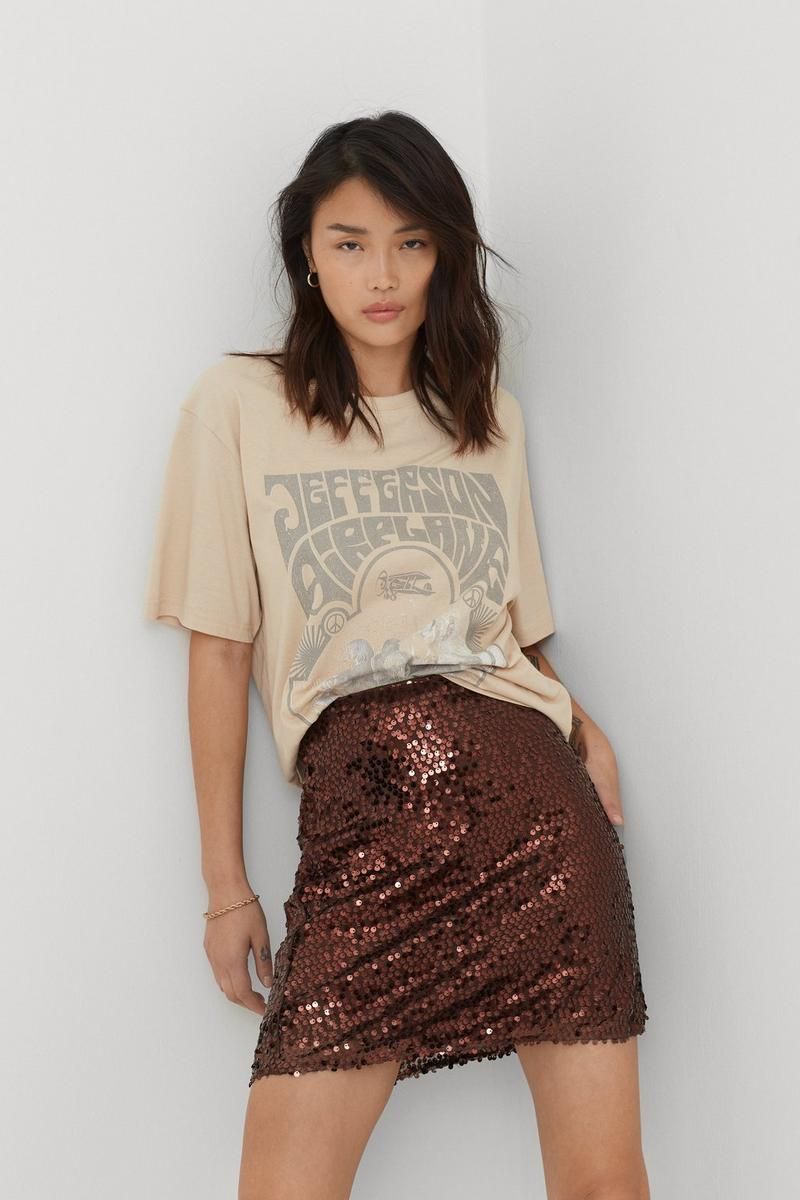 Grafisk t-shirt med brun pailletter mini-nederdel