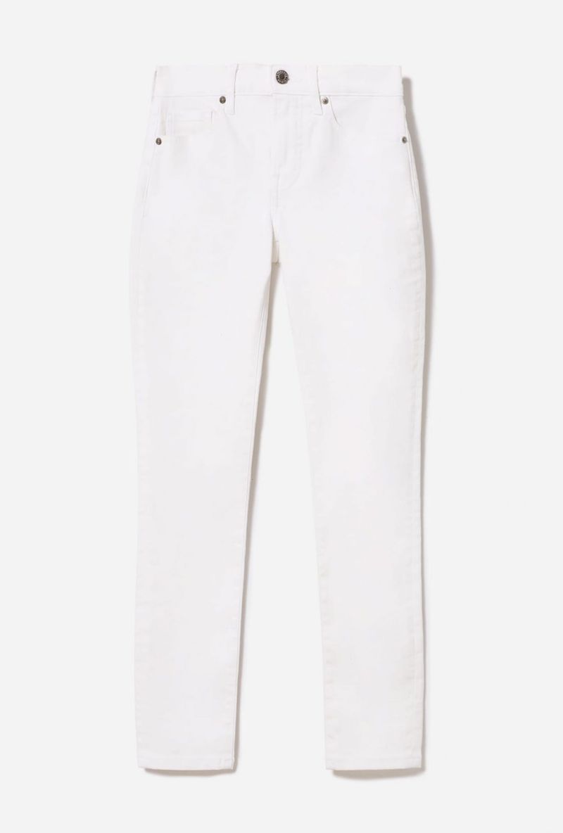 Стійкі білі прямі джинси
