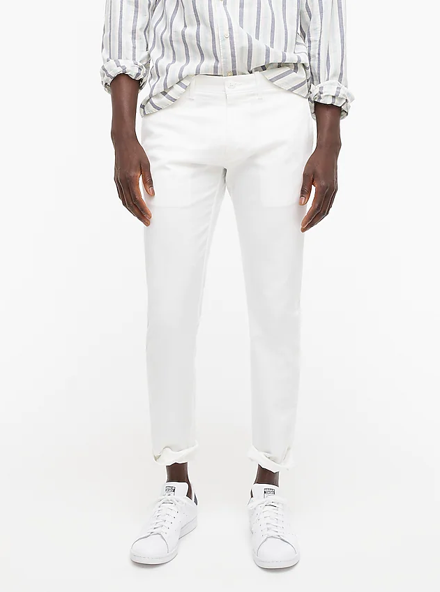 Što obući na bijelu zabavu za muškarce: bijele chinos hlače