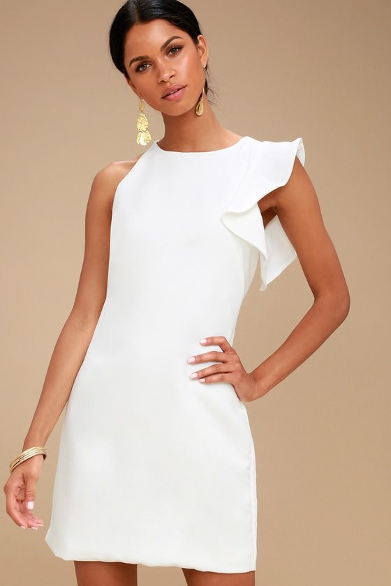 Obična bijela mini haljina s volanima na jednom ramenu
