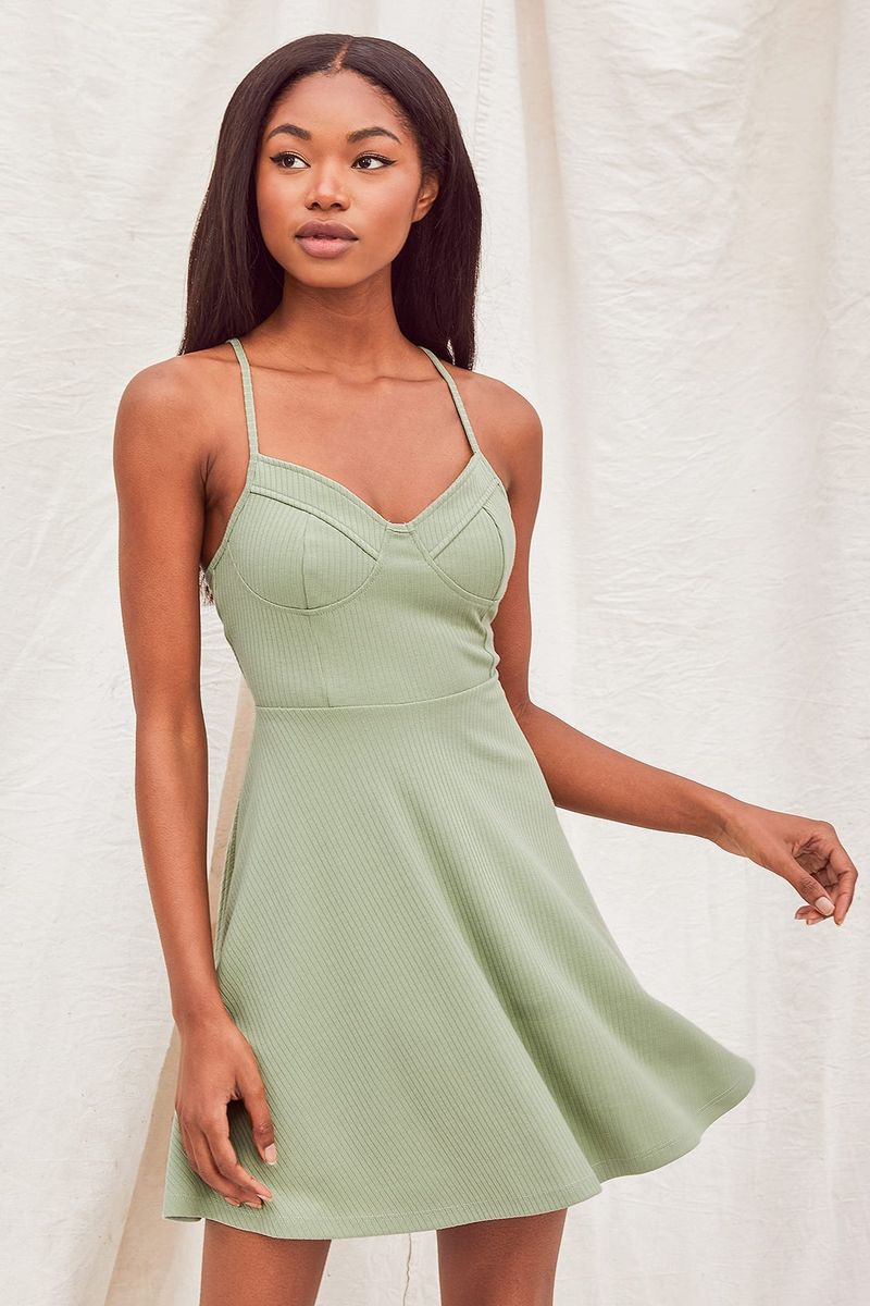 Što nositi sa Sperrys: Kadulja zelena bustier haljina za klizač