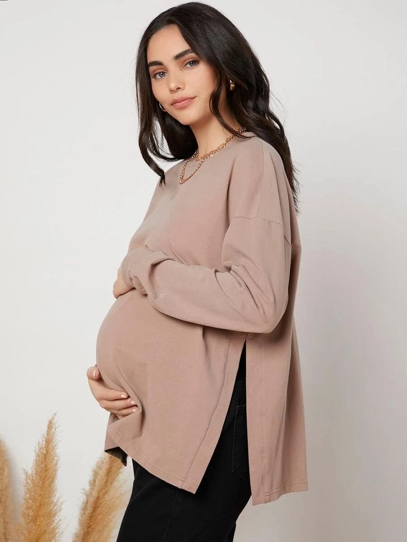Sweatshirt ile şirin basit hamilelik kıyafetleri