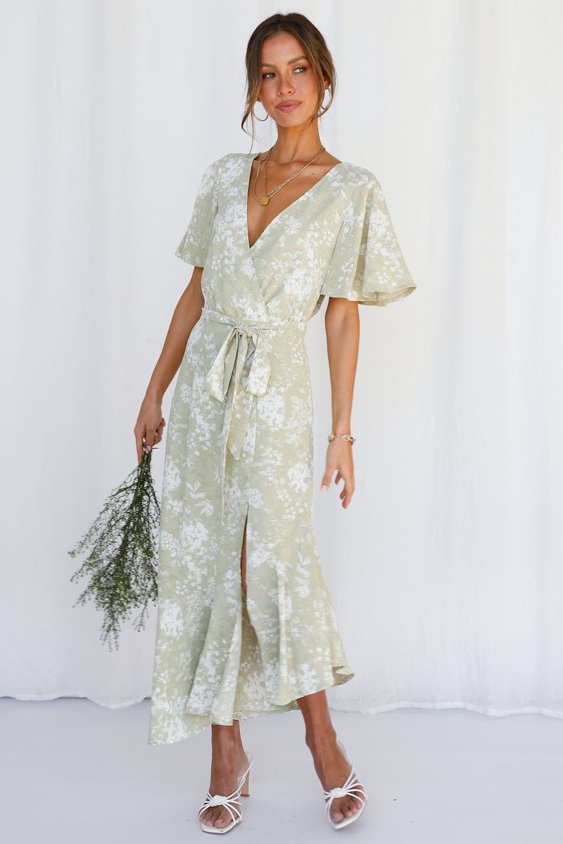 Pastelno zelena maxi haljina s v-izrezom za cottagecore outfit