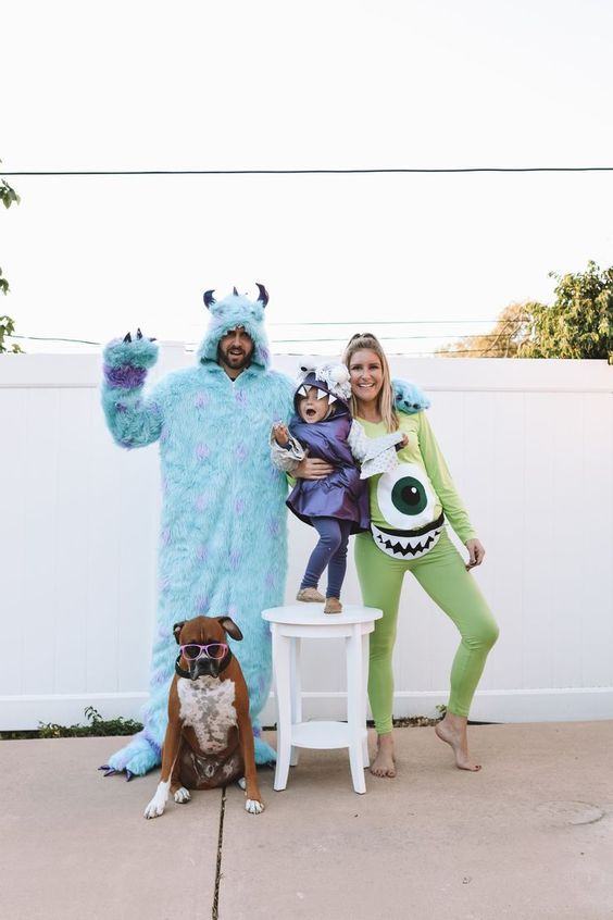 Monsters Inc obiteljski kostim za Noć vještica sa psom
