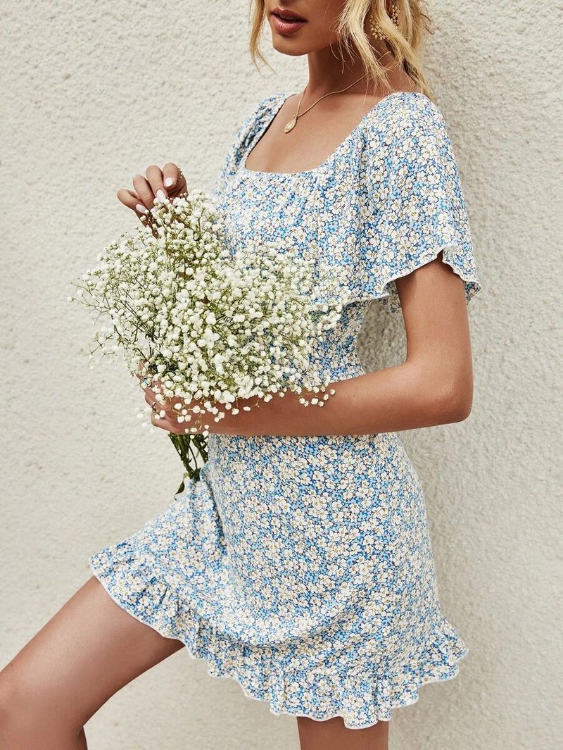 Açık mavi çiçekli mini elbise