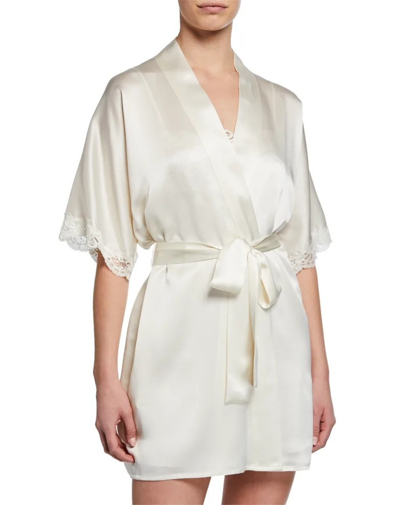   Bijeli Christine Lingerie Bijoux kratki svileni ogrtač