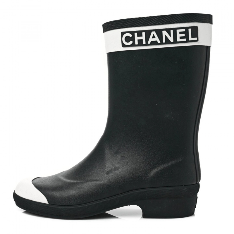   Чорно-білі гумові чоботи Chanel з логотипом дощу