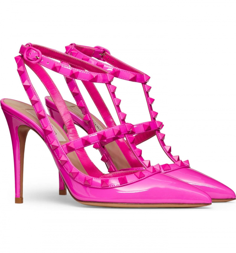   Рожеві туфлі-човники з гострими носками з лакованим Т-подібним ремінцем від Valentino Garavani Rockstud