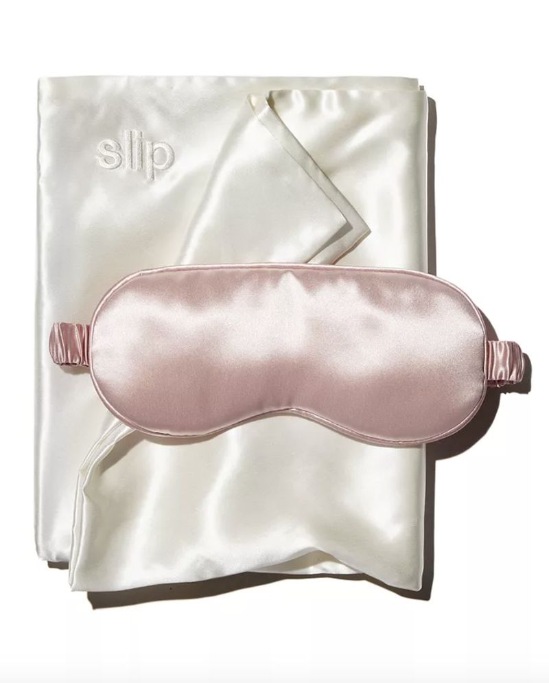Her şeye sahip kadın için en iyi lüks hediyeler: İpek uyku maskesi