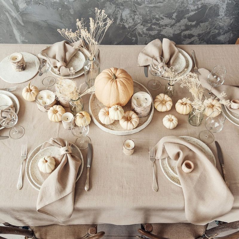 White Pumpkins Thanksgiving borddekning