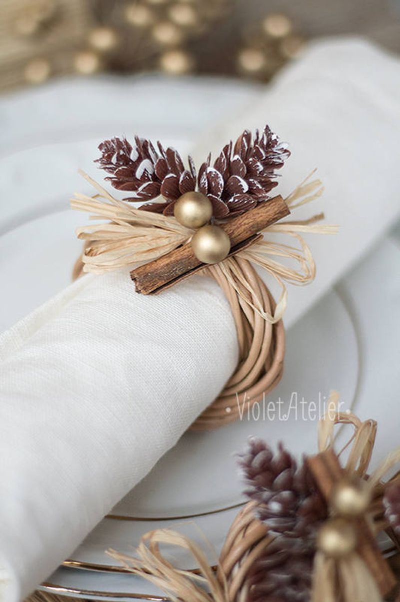 Rustikalni in elegantni božični prstani za prtičke