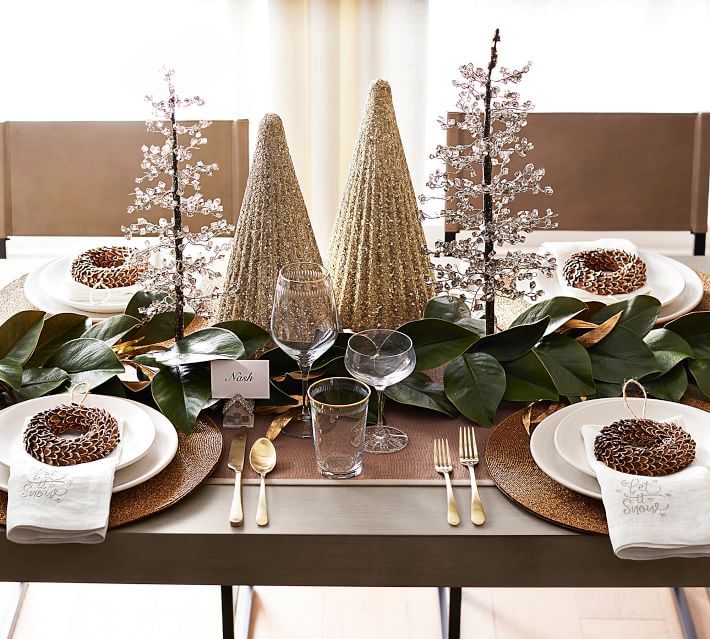 Elegantna božična postavitev mize