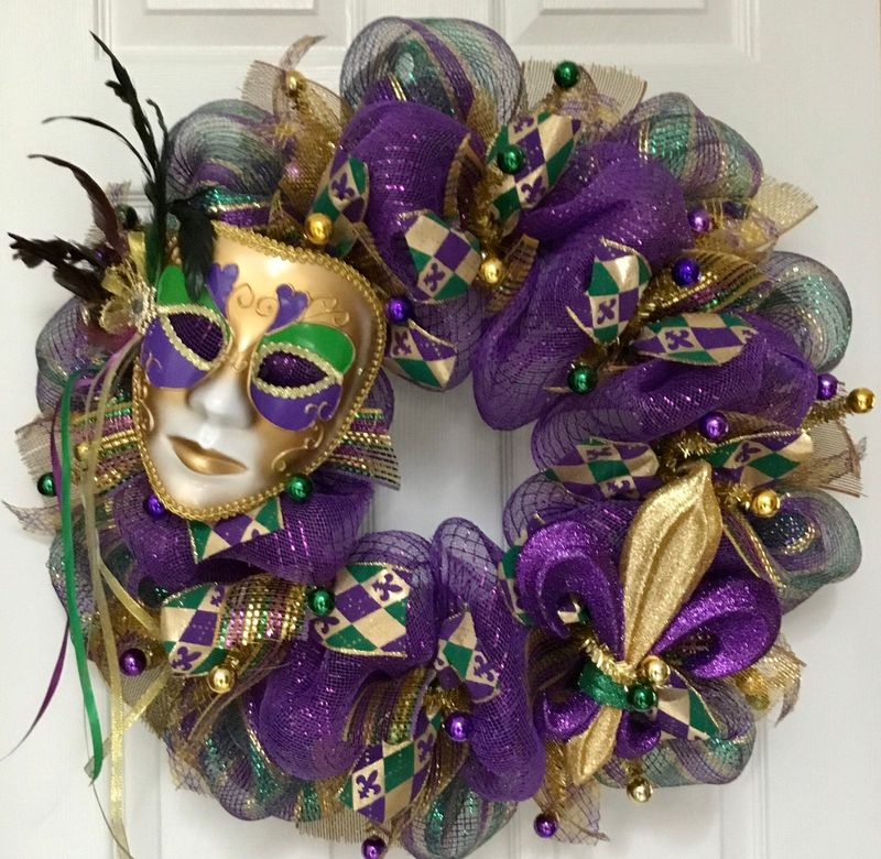 Coronas de Mardi Gras con máscara