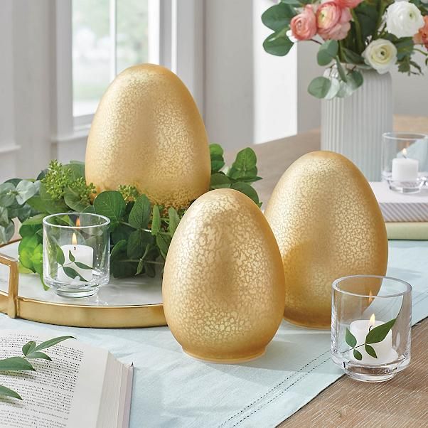 ოქროს წინასწარ განათებული სააღდგომო კვერცხები