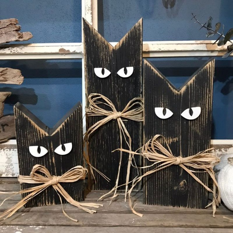 Drewniane czarne koty
