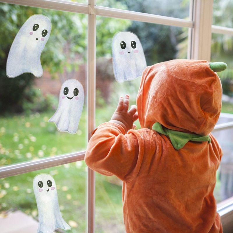 Slatke naljepnice za prozore White Ghost