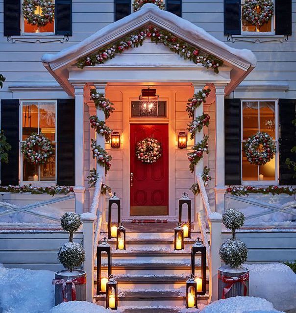 Vakker og elegant juledekor på verandaen