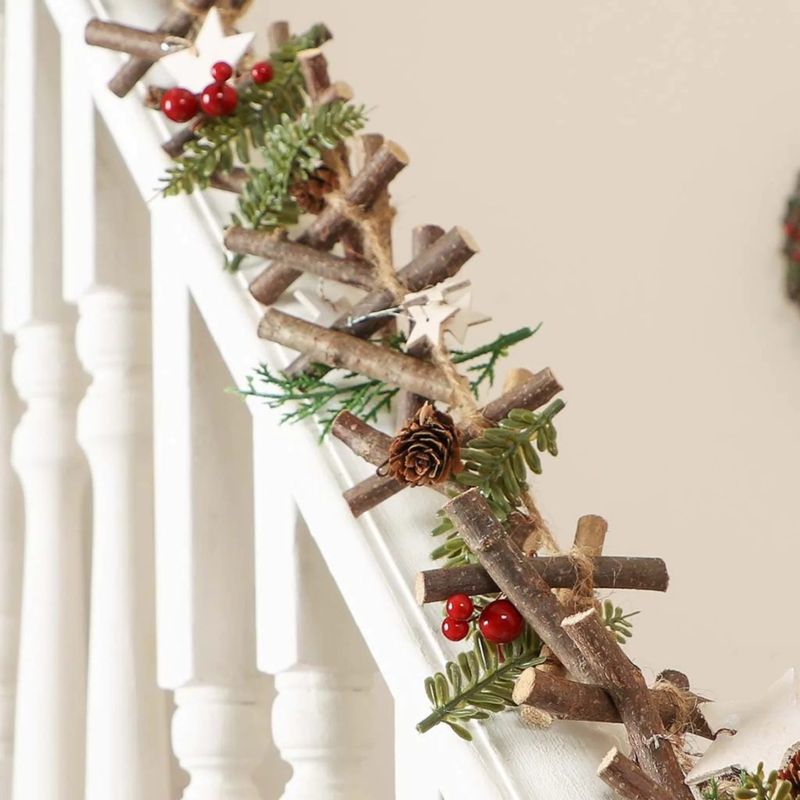 Guirlande de Noël en bois naturel pour escaliers
