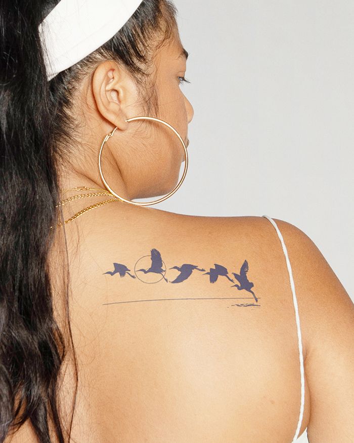 Tetovaža na hrbtu ptic za ženske