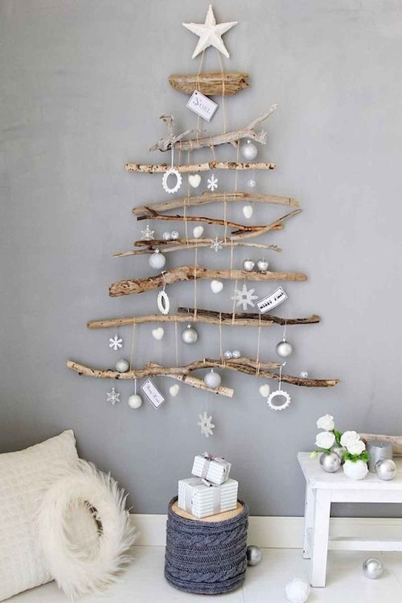 Yetişkinler için kolay DIY Noel el sanatları: Rustik Asılı Noel Ağacı Duvar Sanatı