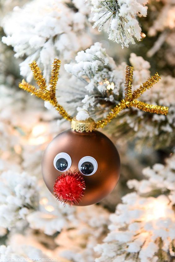 Yetişkinler için kolay kendin yap Noel el sanatları: Rudolph Bauble