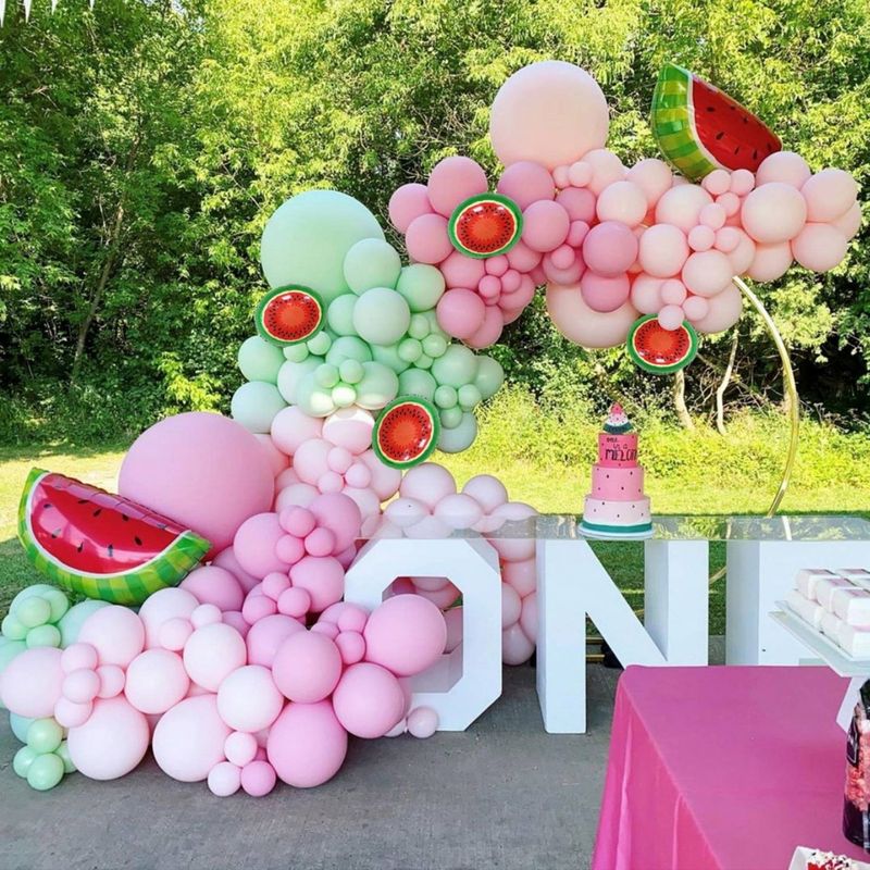 Dekoracije za rođendane od lubenice s vijencem od balona