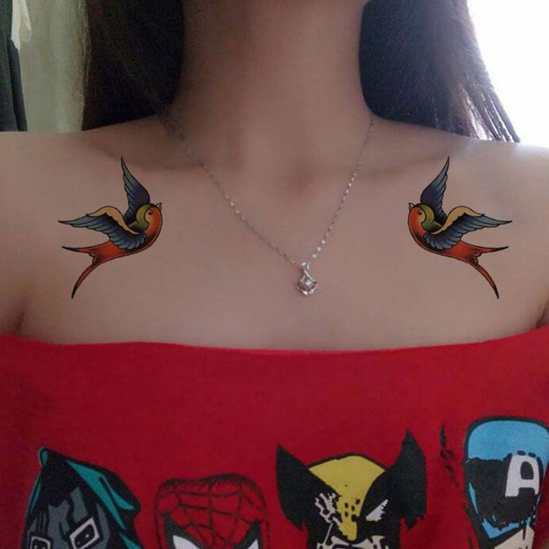 Barvni kolibri za najboljše tetovaže na ključnici za ženske