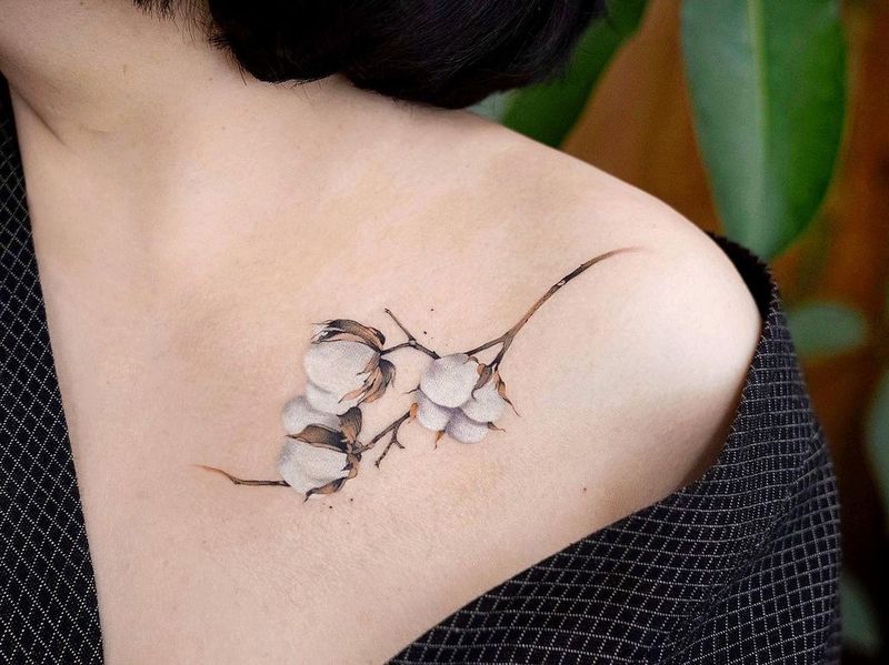 Fleurs blanches délicates pour les meilleurs tatouages ​​​​de la clavicule pour les femmes