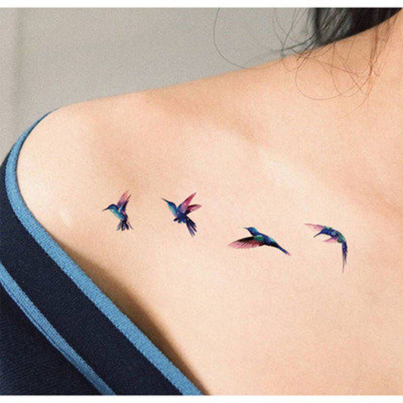 Colibris colorés pour les meilleurs tatouages ​​​​de la clavicule pour les femmes