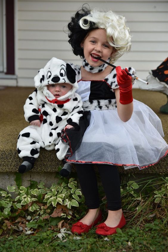 زي Cruella Devil Halloween للأخوة مع زي طفل الدلماسي