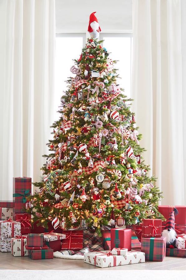 Jolies décorations de sapin de Noël blanches, vertes et rouges