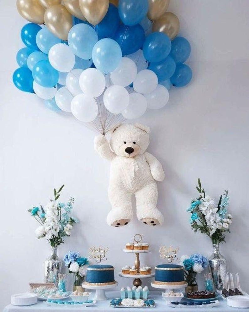 Ombre plavi i zlatni baloni s teddyjem za baby shower