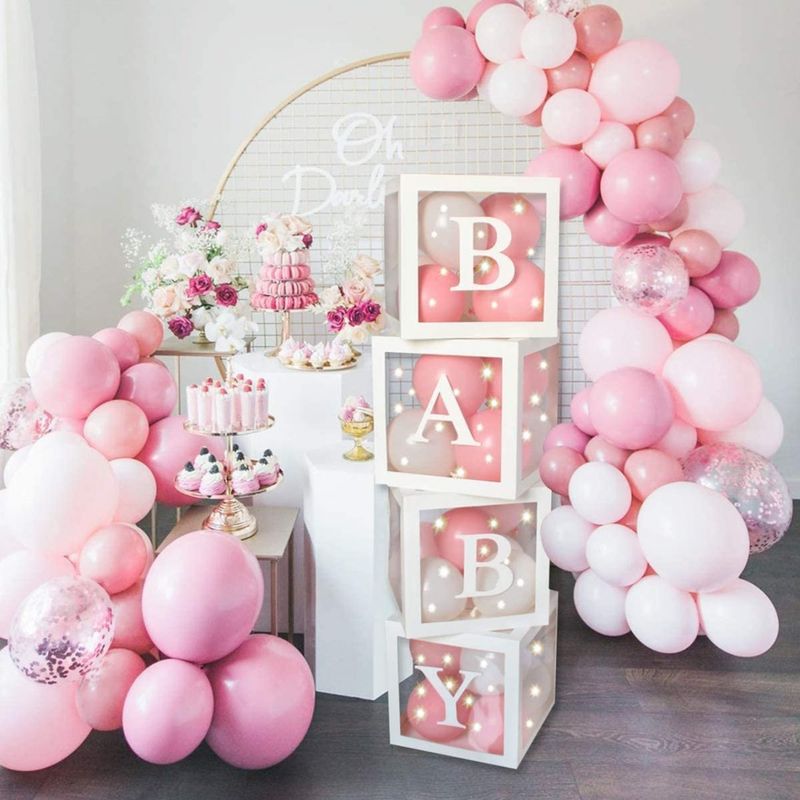 Slatki ružičasti baloni za tuširanje i kutija po mjeri