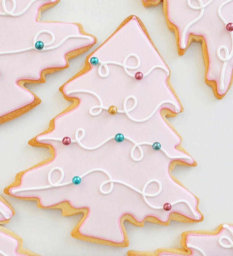 Biscuits au sucre de sapin de Noël rose