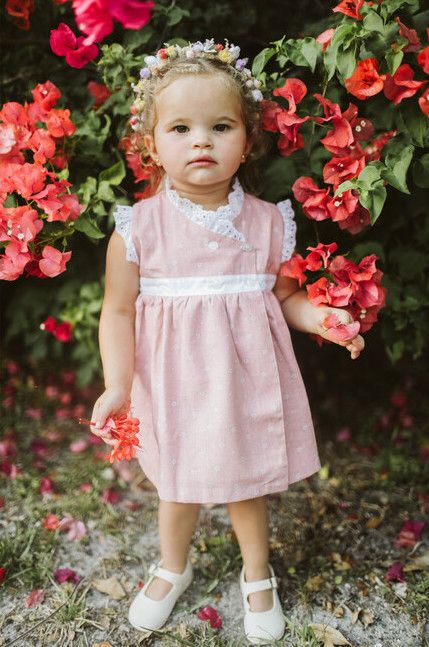 Ružičasta haljina za malu djecu s bijelom čipkom