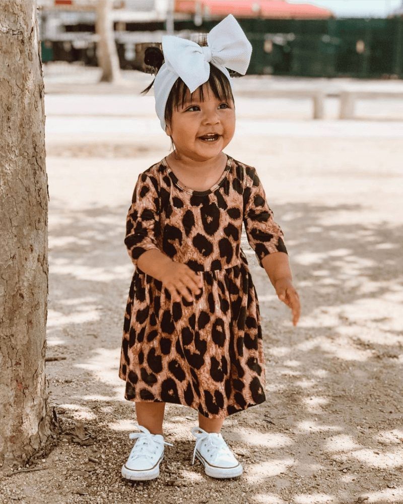 Jolie robe à imprimé léopard pour bébé fille