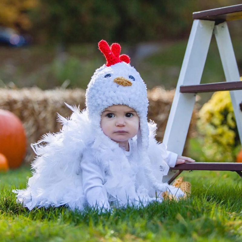 Şirin tüylü bebek tavuk Cadılar Bayramı kostümü