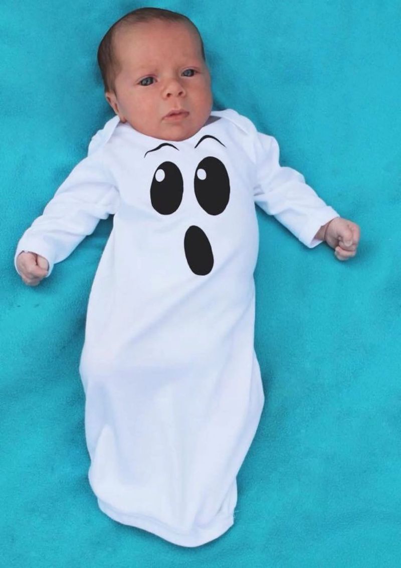 Şirin hayalet bebek Cadılar Bayramı kostümü