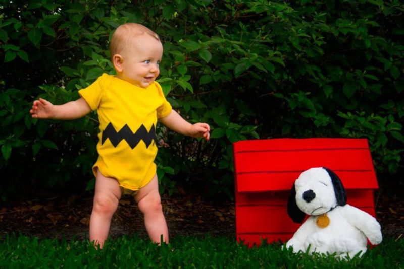 Bebekler ve küçük çocuklar için Charlie Brown ve Snoopy Cadılar Bayramı kostümü